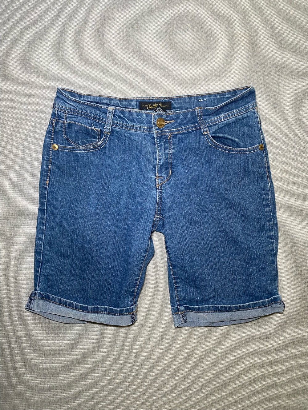 Southpole Vintage Y2K Sz 9 Blue Denim Bermuda Shorts Zipper Pockets Cuffed